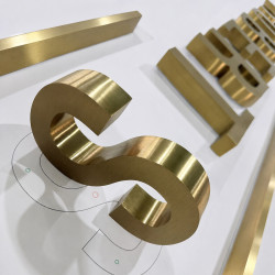 Lettres boitiers dorées rétroéclairées - Sur mesure