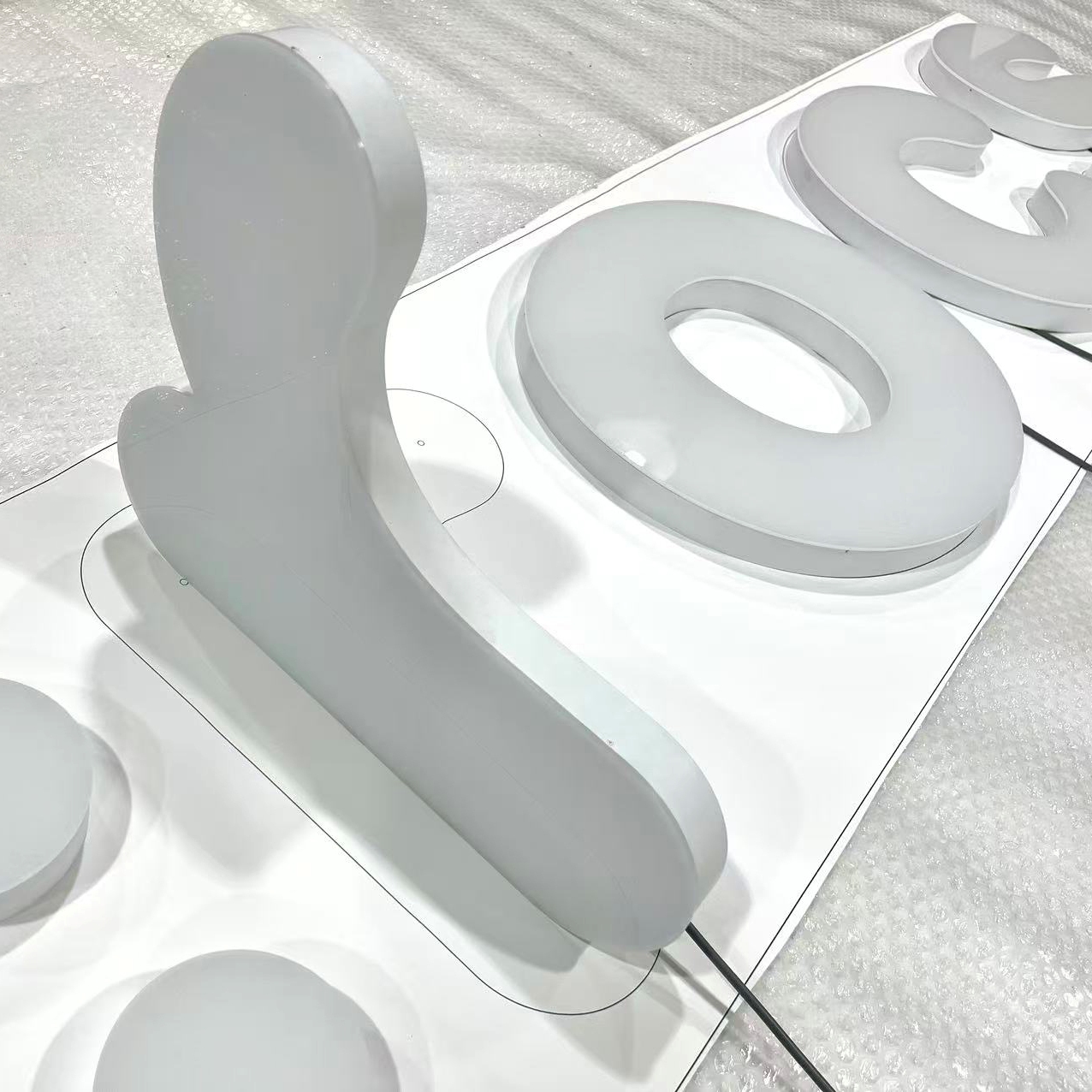 &Eacute;paisseur d'une lettre bloc LED lumineuse