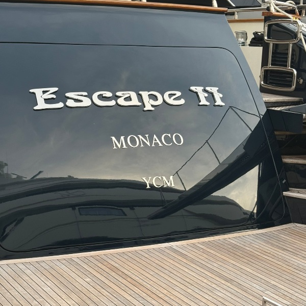 Lettres inox poli miroir sur mesure pour nom de bateau Escape II Monaco